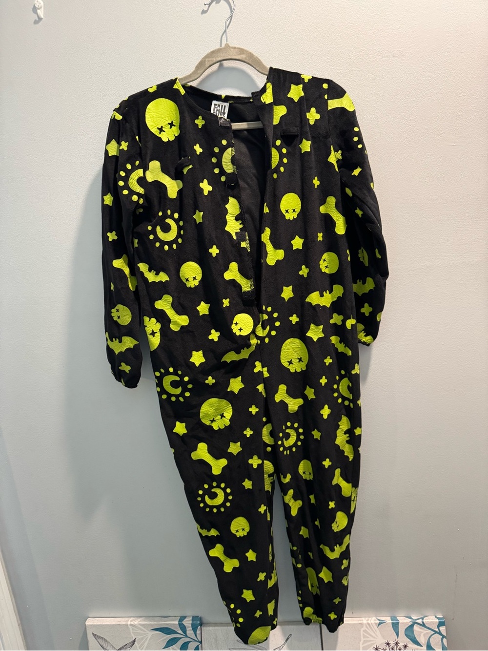 Fall Guys black & green onesie with yellow skulls, bones, and stars, size L